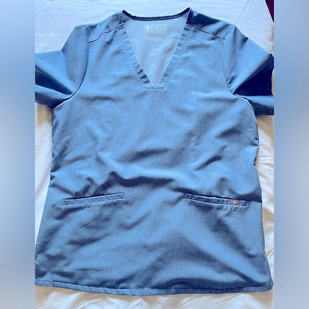 FIGS Casma Three-Pocket Scrub Top Ceil Blue Women Large